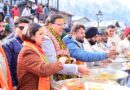विश्व प्रसिद्ध ग्यारहवें ज्योर्तिलिंग श्री केदारनाथ धाम के कपाट खुलने के अवसर पर सीएम ने श्रद्धालुओं को वितरित किया प्रसाद