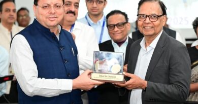 मुख्यमंत्री श्री पुष्कर सिंह धामी ने सोमवार को सचिवालय में 16वें वित्त आयोग के अध्यक्ष डॉ. अरविंद पनगढ़िया एवं अन्य सदस्यों के साथ की बैठक