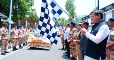 मुख्यमंत्री पुष्कर सिंह धामी ने हिमाद्री ट्रैकिंग अभियान-2025 को हरी झंडी दिखाकर किया रवाना