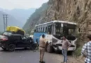ऋषिकेश हाईवे पर बड़ा हादसा, तेज रफ्तार और गलत दिशा बनी हादसे की वजह, बस में सवार अधिकतर लोग सुरक्षित, कार के चार यात्री घायल