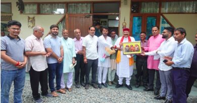 राजजात मानचित्र पर कुरुड़ व देवराला को अंकित करने को लेकर महाराज से मिला प्रतिनिधिमंडल
