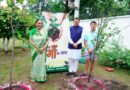 मुख्यमंत्री धामी ने ‘एक पेड़ मां के नाम’ अभियान के अन्तर्गत अपनी माताजी के साथ किया पौधारोपण