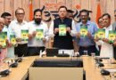 मुख्यमंत्री श्री पुष्कर सिंह धामी ने ‘सस्टेनेबल वेलनेस ऑफ स्टूडेंट्स: अ कलेक्टिव रिस्पॉन्सिबिलिटी इन हायर एजुकेशन‘ पुस्तक का किया विमोचन