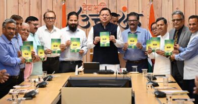 मुख्यमंत्री श्री पुष्कर सिंह धामी ने ‘सस्टेनेबल वेलनेस ऑफ स्टूडेंट्स: अ कलेक्टिव रिस्पॉन्सिबिलिटी इन हायर एजुकेशन‘ पुस्तक का किया विमोचन