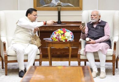 मुख्यमंत्री धामी ने प्रधानमंत्री को उत्तराखण्ड की समृद्ध संस्कृति, परंपरा और प्राकृतिक विरासत से जुड़ी बहुमूल्य वस्तुएं कीं भेंट