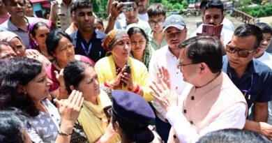 थराली पहुंचे सीएम धामी, आपदा प्रभावित परिवारों से की मुलाकात, पीड़ितों को हरसंभव मदद का भरोसा