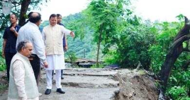 मुख्यमंत्री पुष्कर सिंह धामी ने मसूरी रोड और किमाड़ी क्षेत्र का किया स्थलीय निरीक्षण, सड़कों की तत्काल मरम्मत के दिए निर्देश