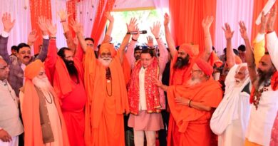 2027 हरिद्वार कुंभ की तैयारियाँ तेज, मुख्यमंत्री धामी ने गंगा तट पर संतों संग की महत्वपूर्ण बैठक