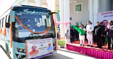 मुख्यमंत्री पुष्कर सिंह धामी ने हाईस्कूल के 240 टॉपर्स को “भारत दर्शन शैक्षिक भ्रमण” के लिए किया रवाना