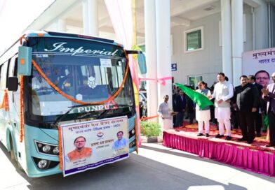 मुख्यमंत्री पुष्कर सिंह धामी ने हाईस्कूल के 240 टॉपर्स को “भारत दर्शन शैक्षिक भ्रमण” के लिए किया रवाना