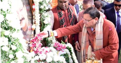 स्व. उमेश अग्रवाल की जयंती पर सीएम धामी ने दी श्रद्धांजलि, मातृ-पितृ भक्ति दिवस में हुए शामिल