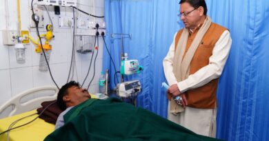 सीएम धामी पहुंचे दून मेडिकल कॉलेज, प्रेस क्लब अध्यक्ष भूपेन्द्र कंडारी का हालचाल जान बढ़ाया मनोबल; चिकित्सकों को दिए ‘उत्तम उपचार’ के निर्देश