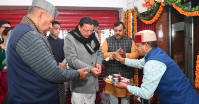 भद्रकाली मंदिर पहुंचे सीएम पुष्कर सिंह धामी, गणेश जोशी संग की पूजा-अर्चना