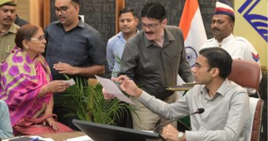 राशन कार्ड, भूमि विवाद और आर्थिक सहायता के मामलों पर डीएम ने दिए त्वरित कार्रवाई के निर्देश