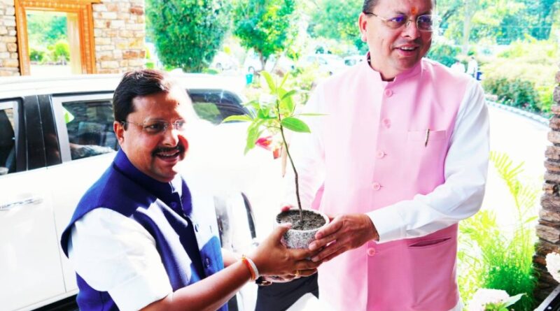 सीएम आवास पर सजी सियासी बैठक: मुख्यमंत्री धामी ने किया भाजपा राष्ट्रीय अध्यक्ष नितिन नवीन और बी.एल. संतोष का भव्य स्वागत
