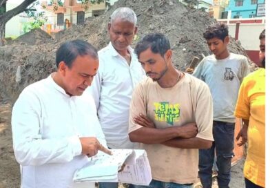 श्रीनगर में निर्माणाधीन ई-लाइब्रेरी का मंत्री डॉ. धन सिंह रावत ने किया निरीक्षण