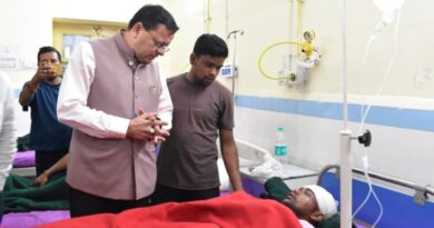 “प्रत्येक श्रमिक की जान कीमती, सुरक्षित रेस्क्यू प्राथमिकता”: THDC टनल हादसे के बाद जिला अस्पताल गोपेश्वर पहुंचे CM धामी, घायलों का जाना हाल