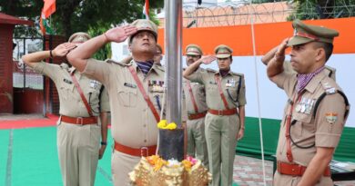 80वें स्वतंत्रता दिवस पर देहरादून पुलिस लाइन में गूंजा राष्ट्रभक्ति का स्वर: SSP ने किया ध्वजारोहण, शहीदों को किया नमन