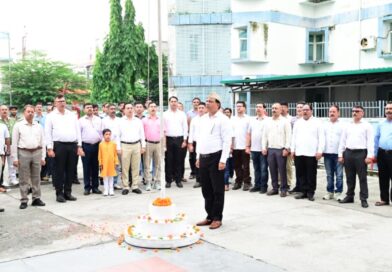 सूचना विभाग में स्वतंत्रता दिवस की धूम: महानिदेशक बंशीधर तिवारी ने किया ध्वजारोहण; निष्ठा और पारदर्शिता से काम करने का दिया संदेश