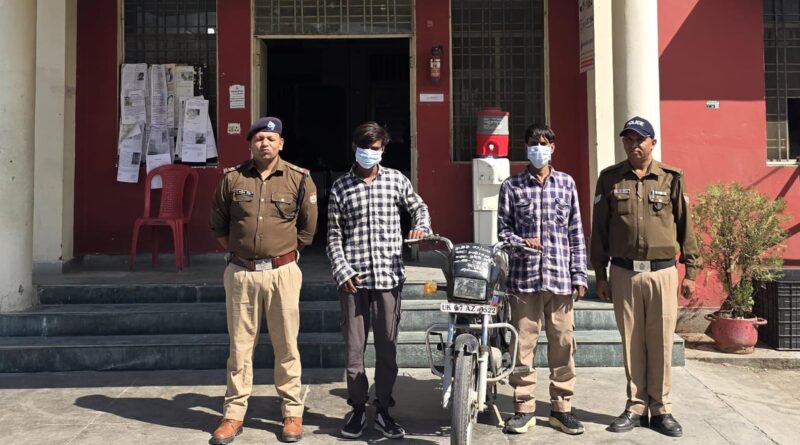 देहरादून में बाइक चोरी का खुलासा, दिल्ली के दो युवक गिरफ्तार; चोरी की स्प्लेंडर बाइक बरामद